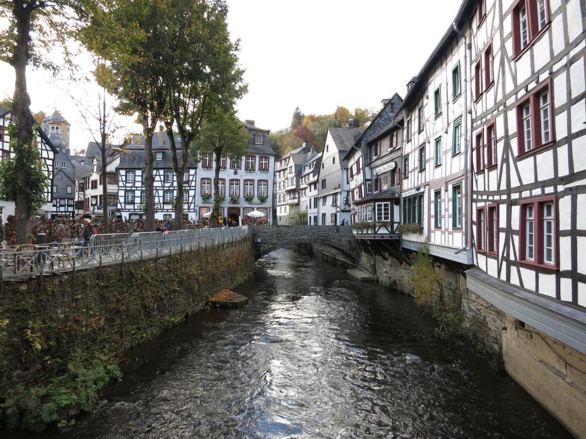 Historisches Haus Im Herzen Von Monschau Exterior photo