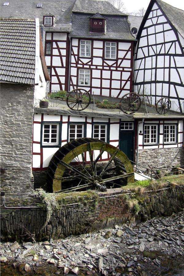 Historisches Haus Im Herzen Von Monschau Exterior photo