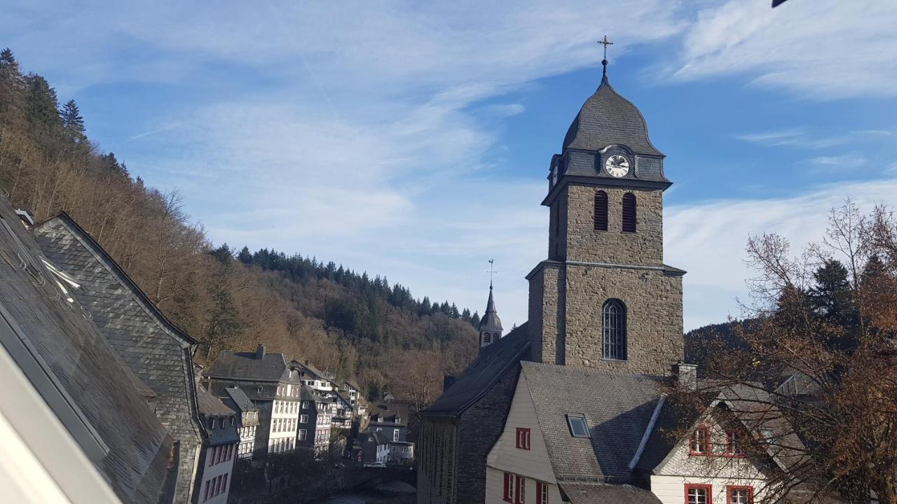 Historisches Haus Im Herzen Von Monschau Exterior photo