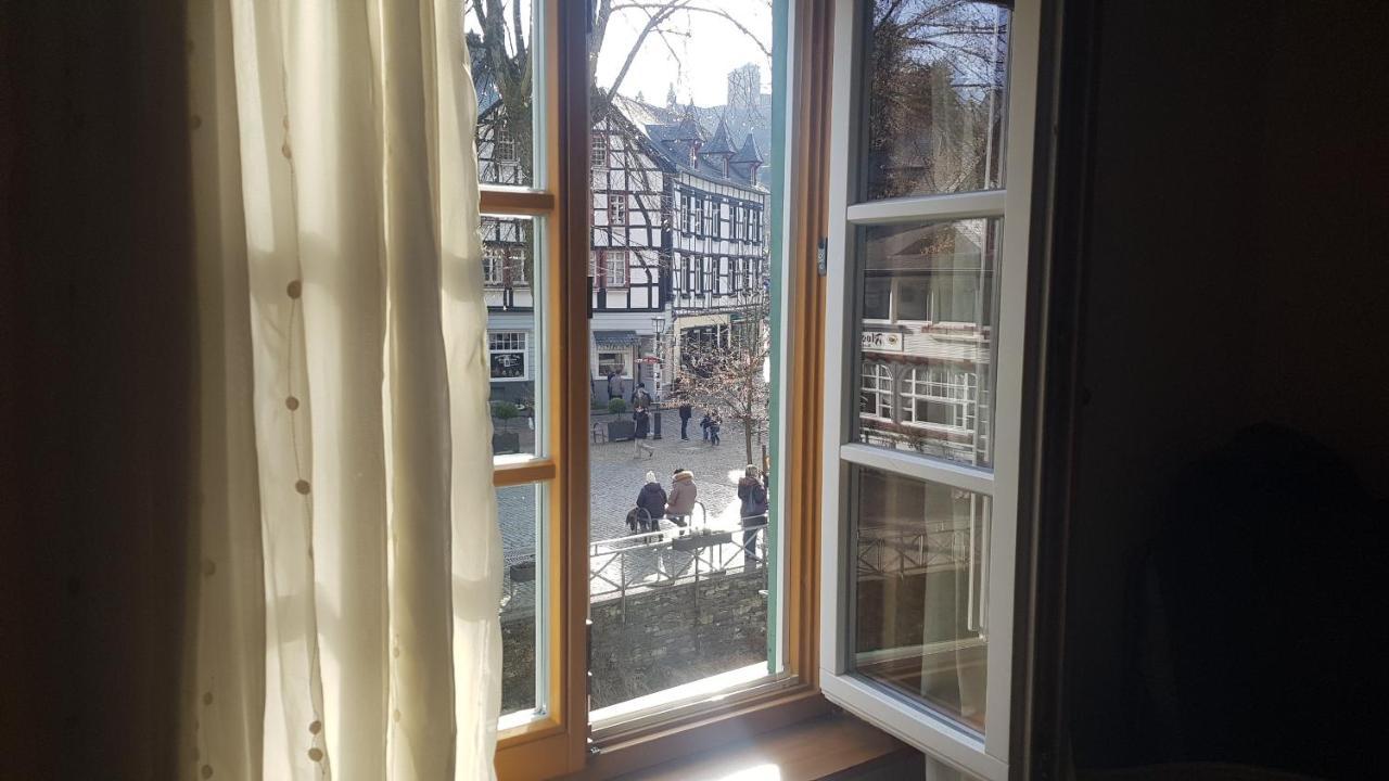 Historisches Haus Im Herzen Von Monschau Exterior photo